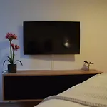 Stilvoller Altbau Im Ruhigen Schleussig Mit Wlan, Netflix, Waschmaschine